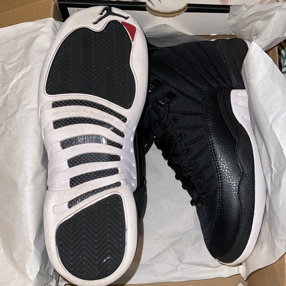 Sneakers - Picture 3 of 4